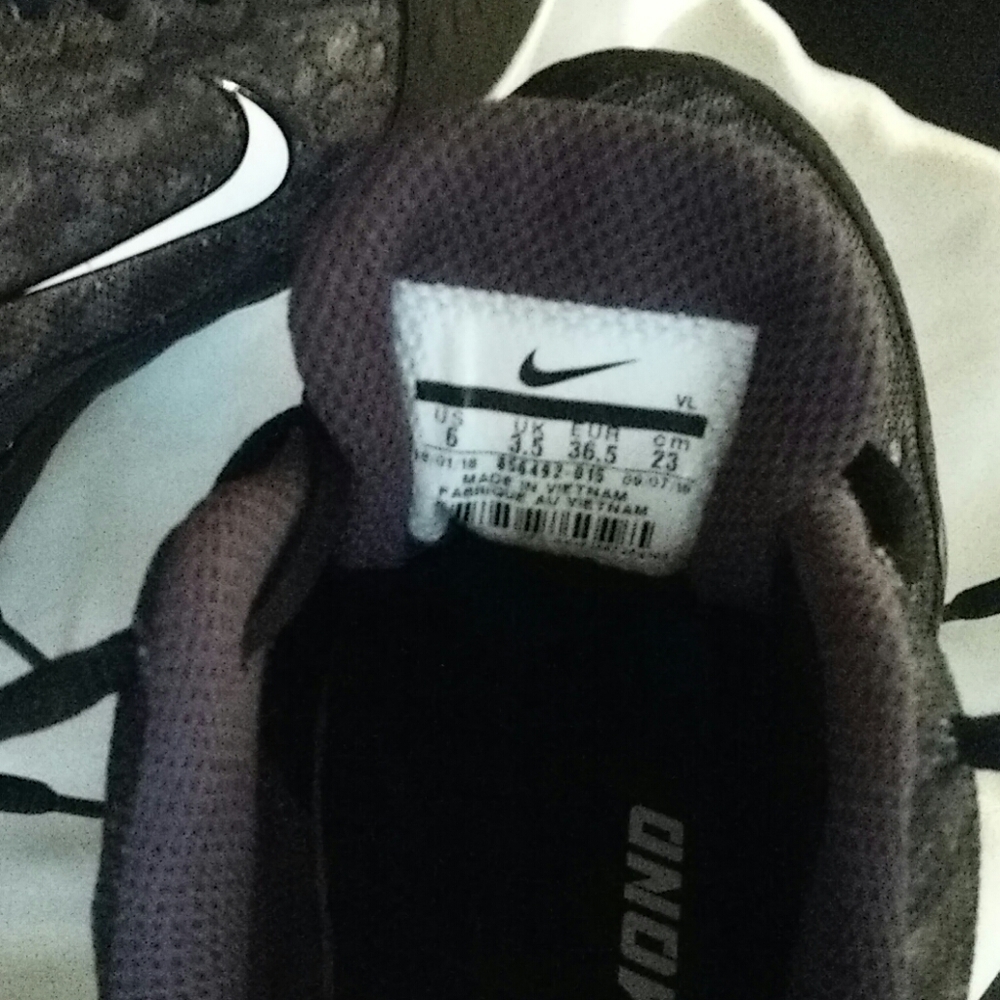Nike - Picture 3 of 8